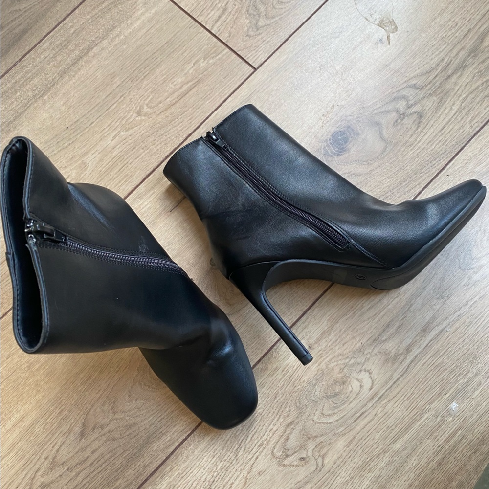 NWOT Black Heeled Booties